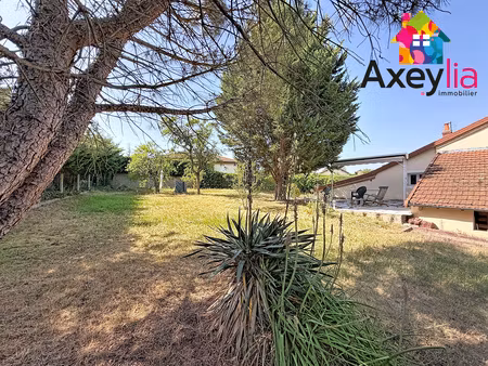 a vendre - villerest - maison rénovée avec quatre chambres  terrain et terrasses