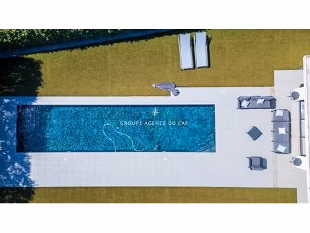 villa contemporaine valescure avec piscine garage et depandances