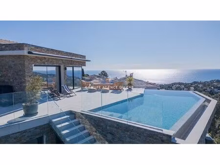 villa de 265m2 avec vue mer entièrement rénovée en 2025  aux issambres