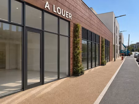 location commerce 99 m² à aix-en-provence (13100)