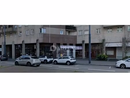 location commerce montigny le bretonneux 78180 80m²