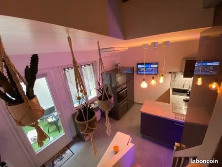petite maison avec cour privée + dépendance