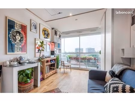 studio 23m² dernier étage (7e) – balcon 5m² vue skyline – rare : 0 charges (rente sfr)