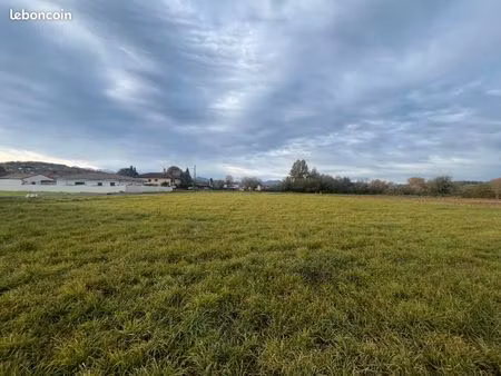terrain 701 m² juillan