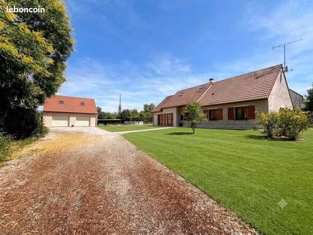 maison familiale 160 m² (4/5 ch) - dpe c – terrain 2 424 m² – grand garage