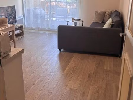joli t2 rénové de 40 m² avec balcon  piscine et parking – plein centre de cavalaire-sur-me