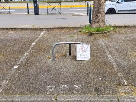 parking proche gare matabiau  métros ligne a  et c  le long du canal du midi