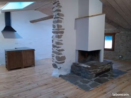 location maison de village pleine de charme au coeur de mirabeau (04510)