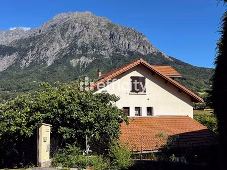 maison 5 pièces - 180 m²