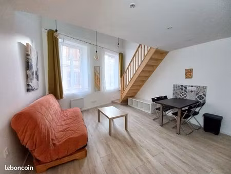 particulier loue centre historique meublé t2 duplex avec local vélo