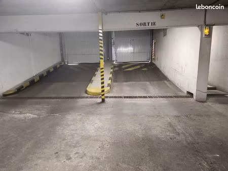 parking metro glaciere (13m2)