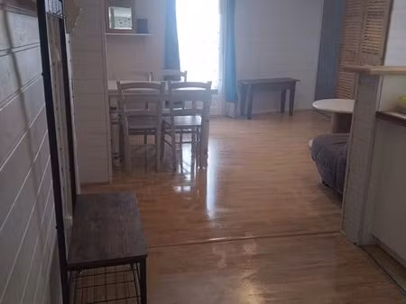appart 44m2 meuble centre ville  rue st jean. eau comprise