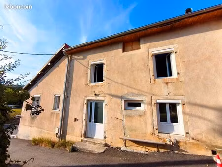 maison de village meublée 140 m² – 2 à 3 chambres – mesnay (39600)