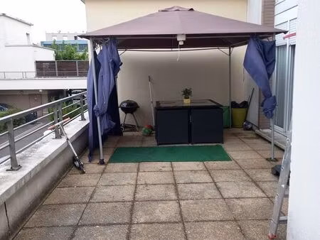 duplex familial à louer : 5 pièces de 100 m² – 4 chambres – terrasse – face au parc – rési