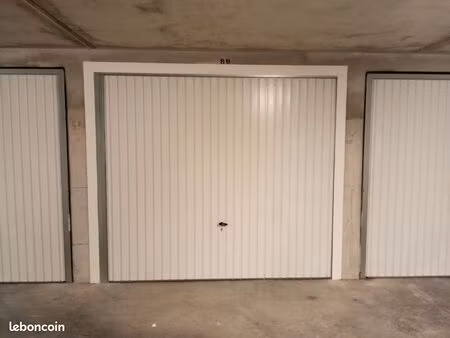 garage box fermé 13 70m2 au -2