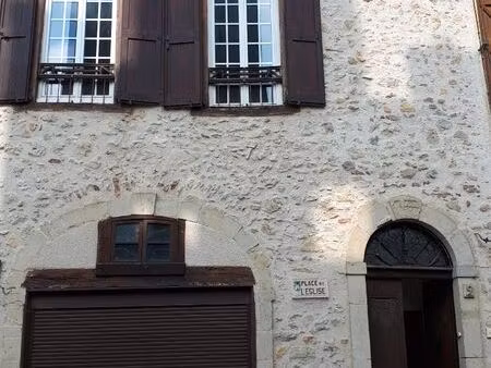 location maison de village