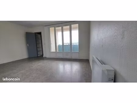 studio lumineux de 26m2 avec balcon et place de parking