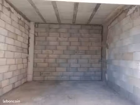 box de stockage sur terrain fermé facile d'accès proche de la rd562 montauroux plaine