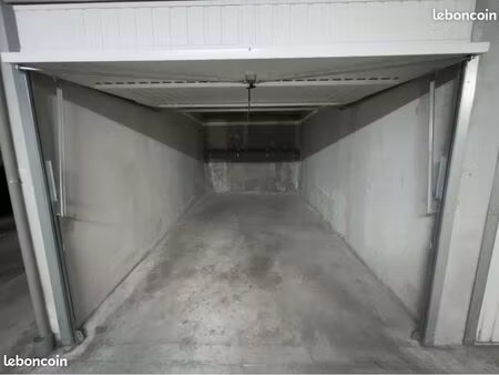 loue garage box fermé 15 m2 la seyne ouest