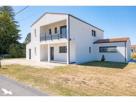 vente maison 6 pièces 203 m² rouffiac (17800)