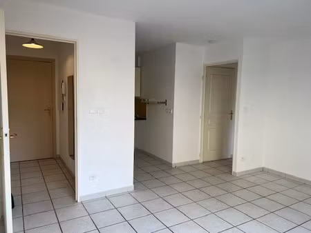location appartement 2 pièces 38m² brignoles 83170