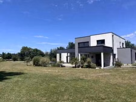 vente maison à hyenville (50660) : à vendre / 234m² hyenville