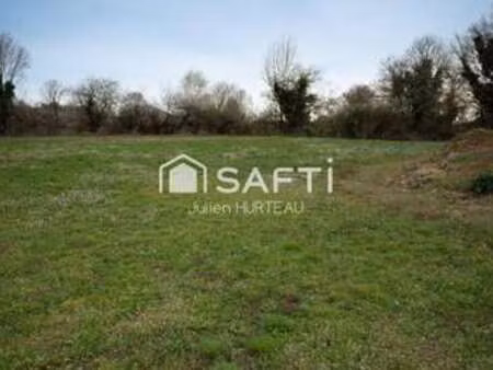vente terrain à saint-martin-de-saint-maixent (79400) : à vendre / 2170m² saint-martin-de-
