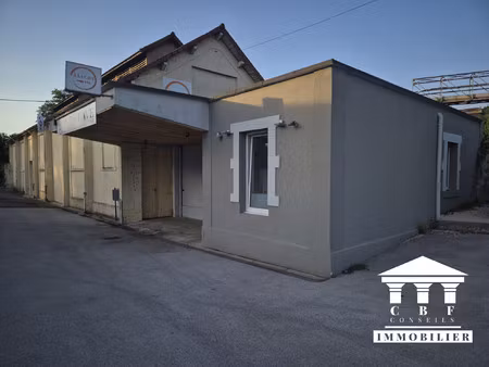 entrepôt avec espace bureau