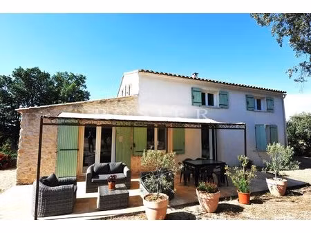 luberon villa avec vue dominante sur 2 hectares protégés