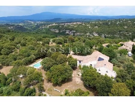 venasque : face à la forêt  une maison de 278 m² sur 1 ha.