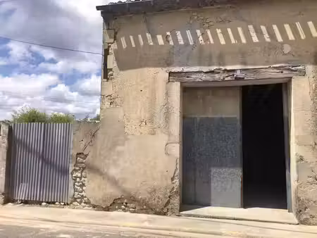 garage 29 m2 ou espace de stockage avec cour a lesparre