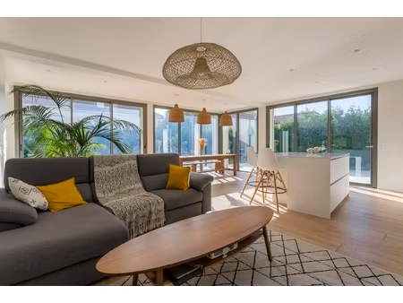 maison contemporaine avec jardin paysagé aux essarts