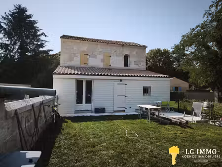 maison en pierres rénovée 3 chambres  jardin clos au coeur de saint-genis-de-saintonge