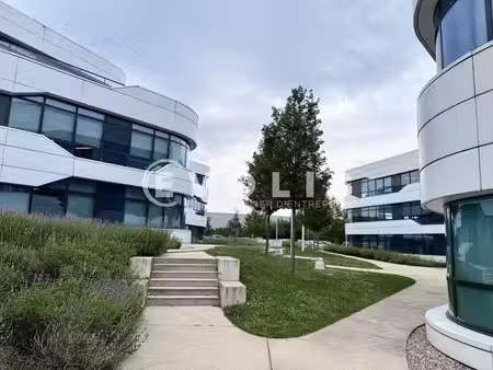 location bureaux 243 m² à 2 452 m²