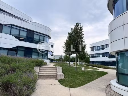 location bureaux 243 m² à 2 453 m²