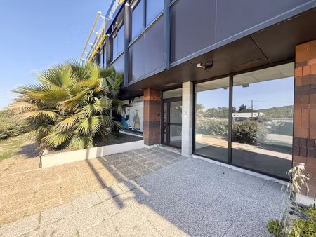 location local commercial 180m2 les pennes-mirabeau 13170 - 1950 € - surface privée