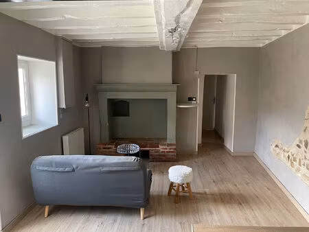 location appartement 3 pièces  53.84m²  étriché