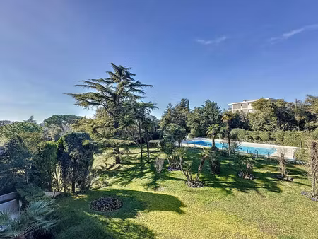 location appartement 3 pièces 92 m² à cannes (06400)
