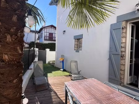 maison rénovée avec terrasse au centre de bayonne