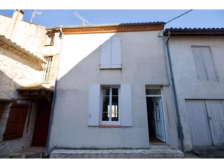 secteur castelmoron sur lot  dans un village avec commerces et école  maison de village à 