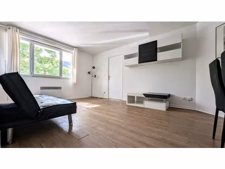 location meublée appartement 2 pièces 40.82 m² à la plaine saint denis (93210)  970 €