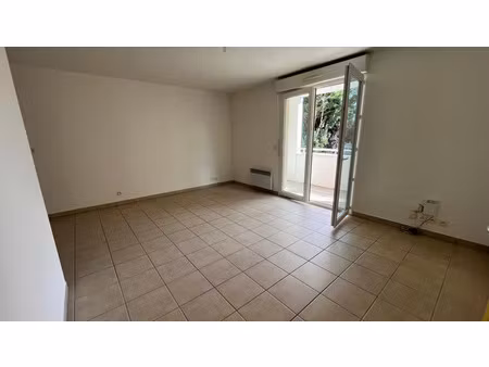 location appartement 2 pièces 42m2 lescar 64230 - 565 € - surface privée