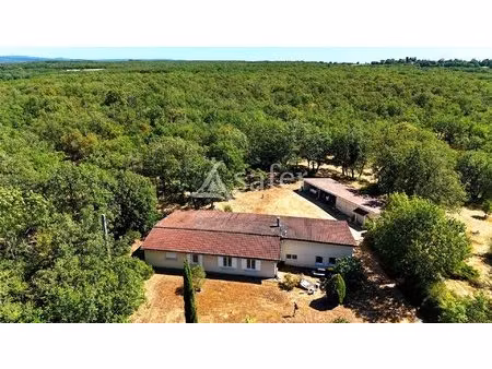 ancienne bergerie reconvertie en une agréable habitation sur 5