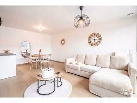 charmant appartement prêt à emménager avec terrasse à halle