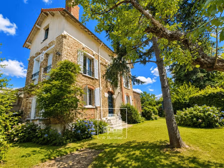 maison de luxe à louer dans le quartier montretout