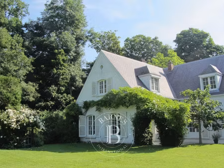 maison de luxe à louer à marnes-la-coquette