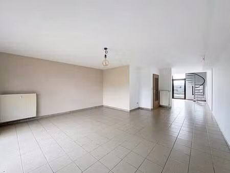 grand appartement à louer à ochamps