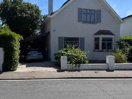 villa 4 façades à louer à waterloo