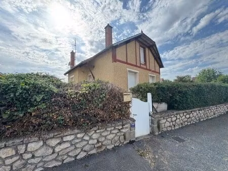 charmante maison de caractère avec jardin au bord de la rivière