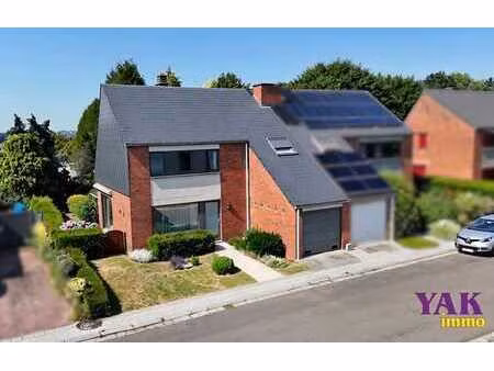 maison 3 façades dans un clos résidentiel